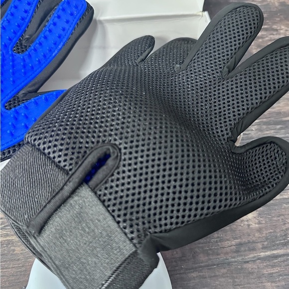 Nomoy Pet Blue and Black Dog Grooming Set with Silicone Brush and Glove - Picture 8 of 9